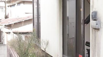 【中文字幕】定年间近の部下が华奢で巨乳な人妻女上司を寝取るまで